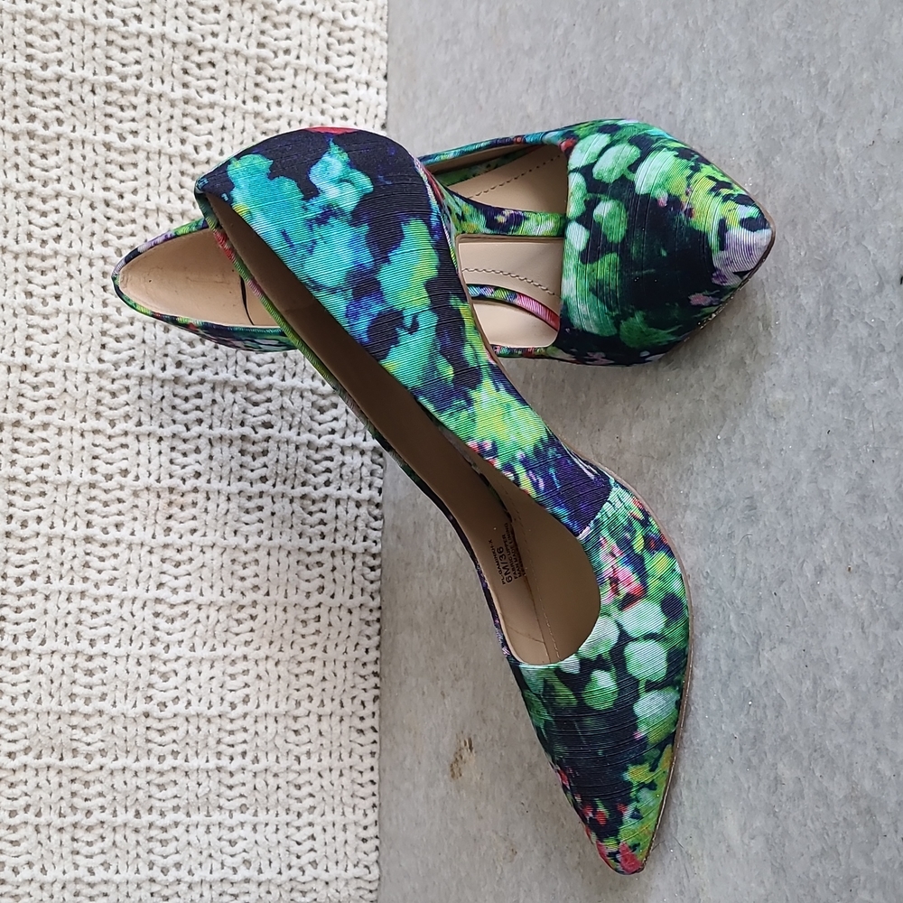 New BCBG gaminkh watercolor pumps